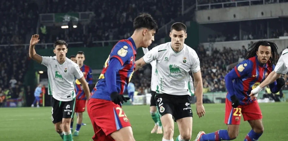 Bet365体育平台-世体：贝尔纳尔专注于留在巴萨，除非俱乐部明确要求离队