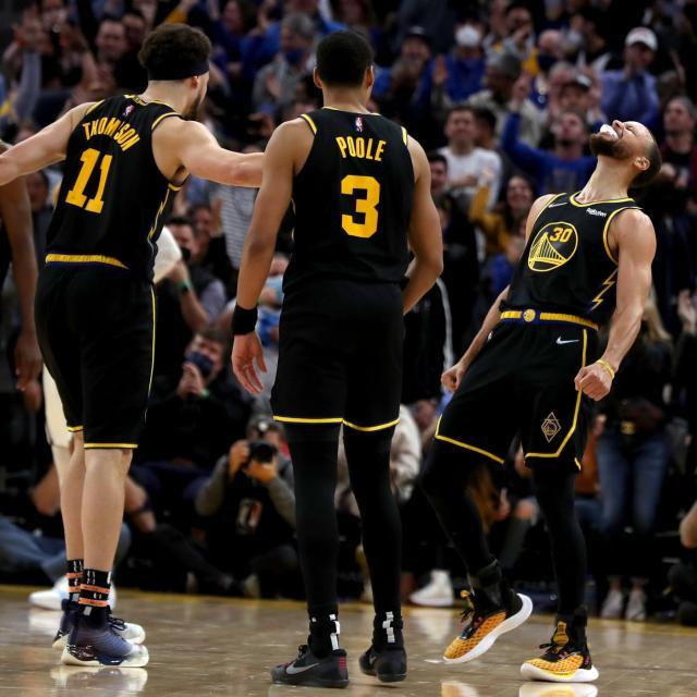 Bet365体育平台-约基奇是强点也是弱点 勇士如何用进攻压制掘金？