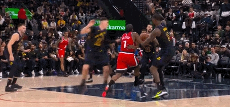 Bet365体育官网-如同空气！艾顿把哈登护送到内线还赔个犯规送2+1