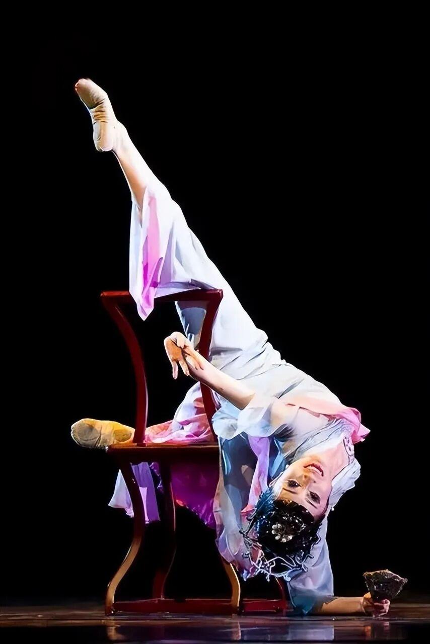 Bet365体育平台-她果然没离，毕竟400亿资产的男人也不多啊！